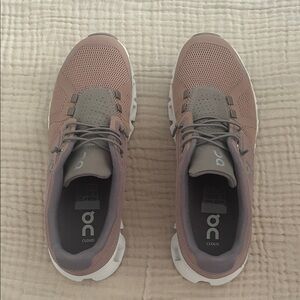 On Cloud Women’s Taupe Running Shoes NEW w/o tags. Size 7.5